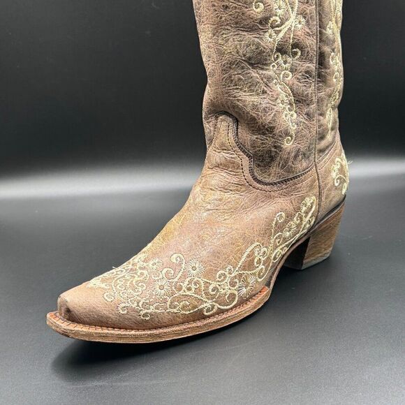 Corral Crater Bone Embroidered Snip Toe Boots - Picture 5 of 14